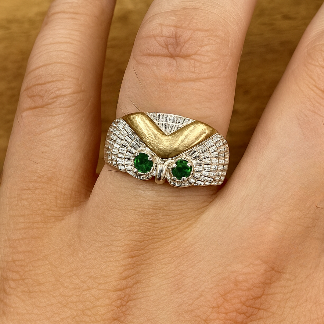 Anillo bicolor con diseño de búho y circones verdes – REF B02