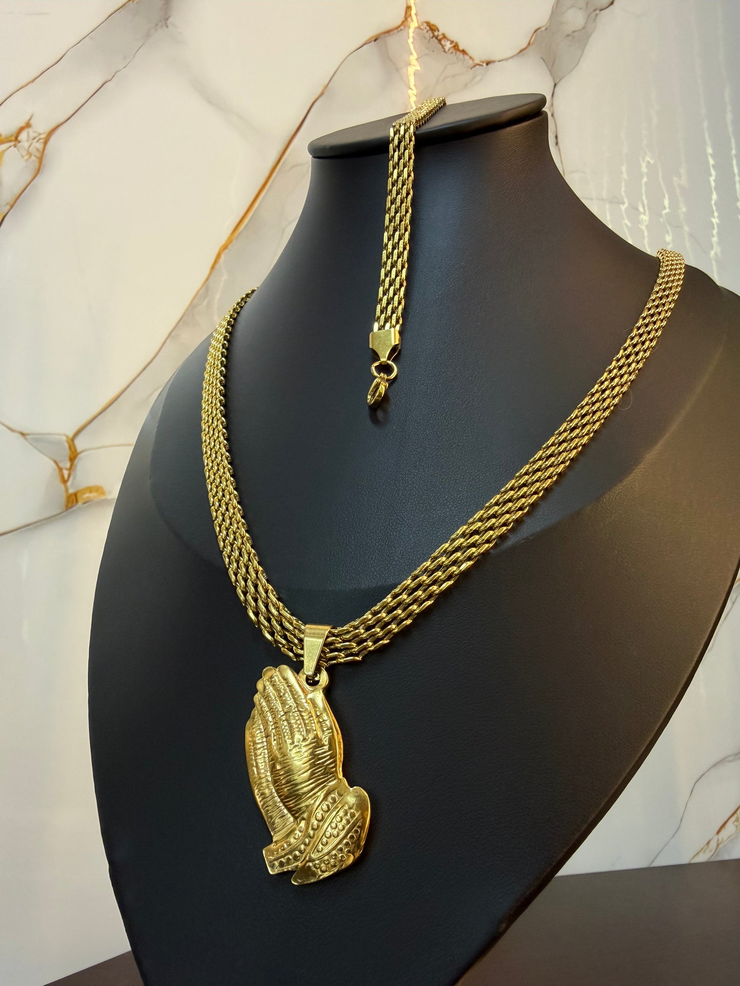 Cadena y Pulsera Chinesca + Mano De Bendición