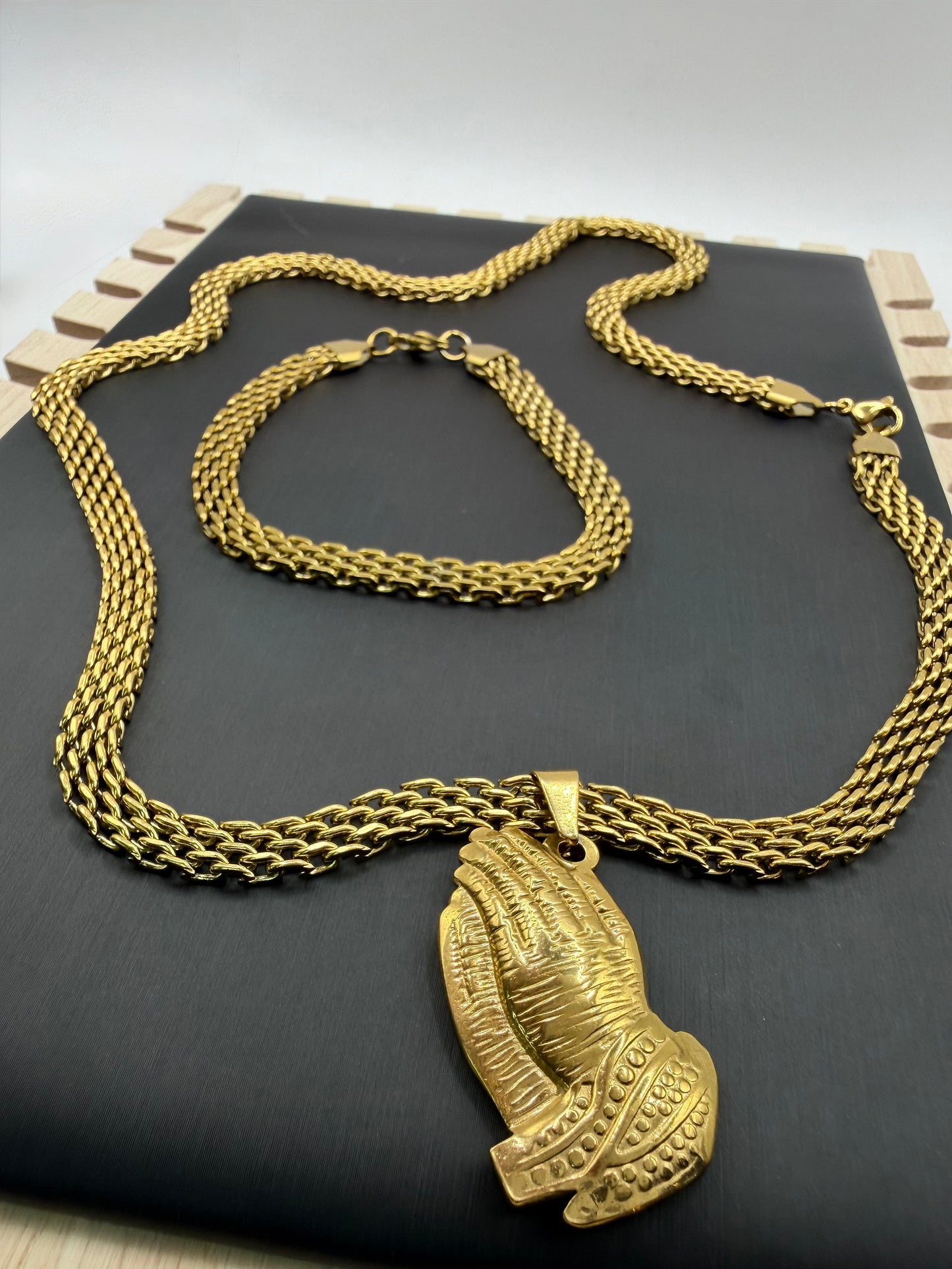 Cadena y Pulsera Chinesca + Mano De Bendición