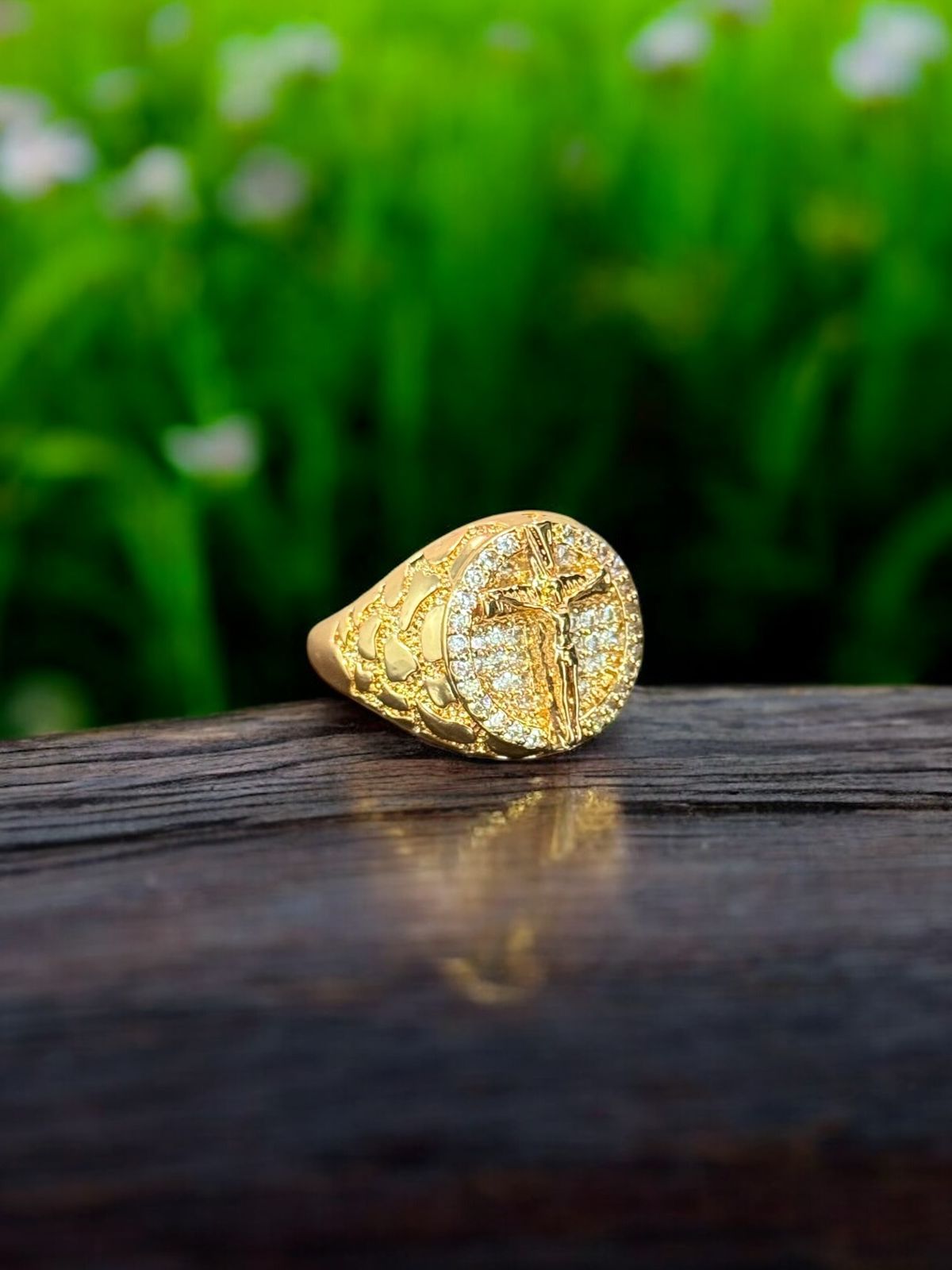 Anillo Crucifijo Dorado - 𝗥𝗘𝗙 𝟭𝟯